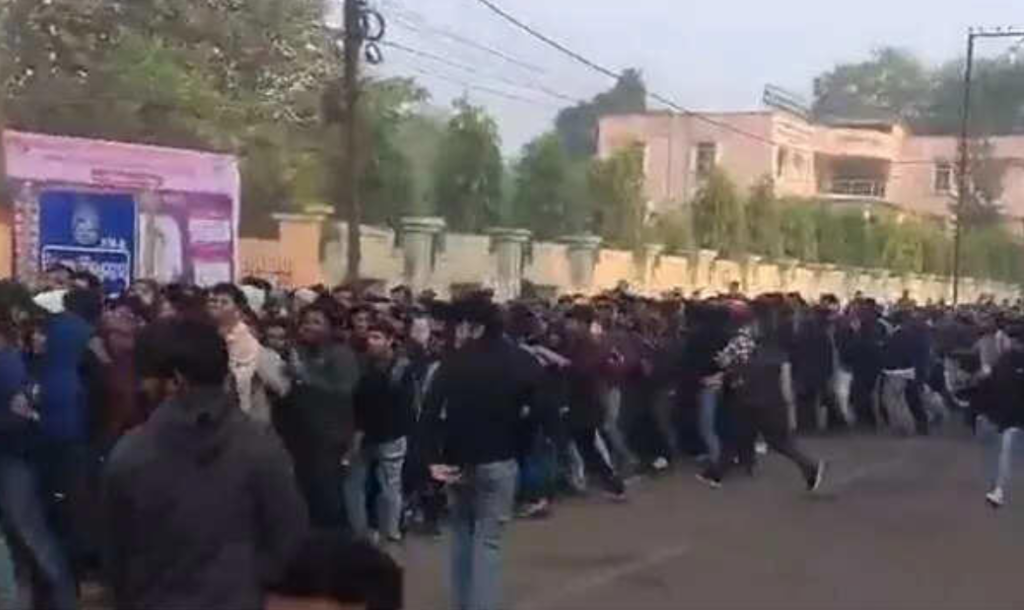 Mayhem at Barabati Stadium as Fans Race and Break Lines for India–South Africa T20I Tickets